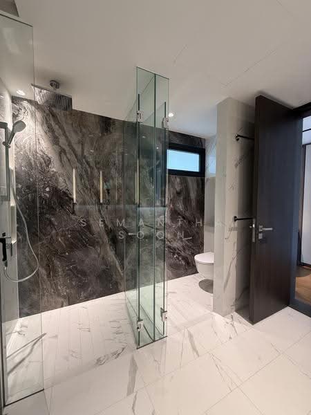 Newly TOP FH Brand New 3 Sty + Attic 5BR Semi-D, Clementi Park / Upper Bukit Timah, 5 Bedrooms, 5,436 sqft, Semi-Detached House For Sale, by Semantha Soon, 500251361 - Master Bathroom - PropertyGuru.com.sg