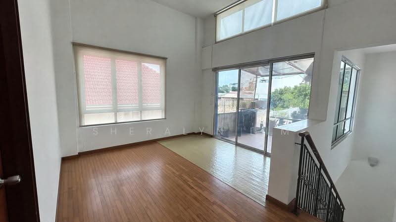 Leith Road, Leith Road, Hougang / Punggol / Sengkang, Room Rental, 400 sqft, Semi-Detached House For Rent, by Sheralyn Lim, 500251377 - Living Room - PropertyGuru.com.sg