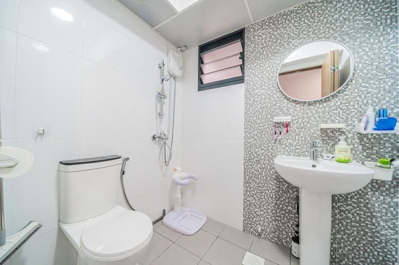 118A Alkaff Crescent, 118A Alkaff Crescent, Macpherson / Potong Pasir, 2 Bedrooms, 732 sqft, HDB Flat For Sale, by Shanice Lim, 500251404 - Bathroom - PropertyGuru.com.sg