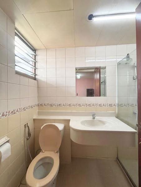 678D Jurong West Street 64, 678D Jurong West Street 64, Boon Lay / Jurong / Tuas, 3 Bedrooms, 1,184 sqft, HDB Flat For Sale, by Raymond Fu, 500251410 - Bathroom - PropertyGuru.com.sg