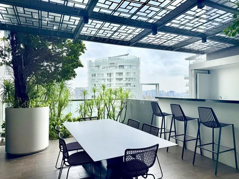 8 Saint Thomas, 8 Saint Thomas Walk, Orchard / River Valley, 3 Bedrooms, 1,302 sqft, Condominium For Rent, by Hu Yan, 500251422 - Balcony - PropertyGuru.com.sg