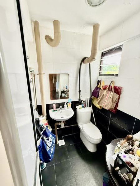 135 Bukit Batok West Avenue 6, 135 Bukit Batok West Avenue 6, Dairy Farm / Bukit Panjang / Choa Chu Kang, 3 Bedrooms, 1,001 sqft, HDB Flat For Sale, by Kelvin Poh, 500251425 - Bathroom - PropertyGuru.com.sg