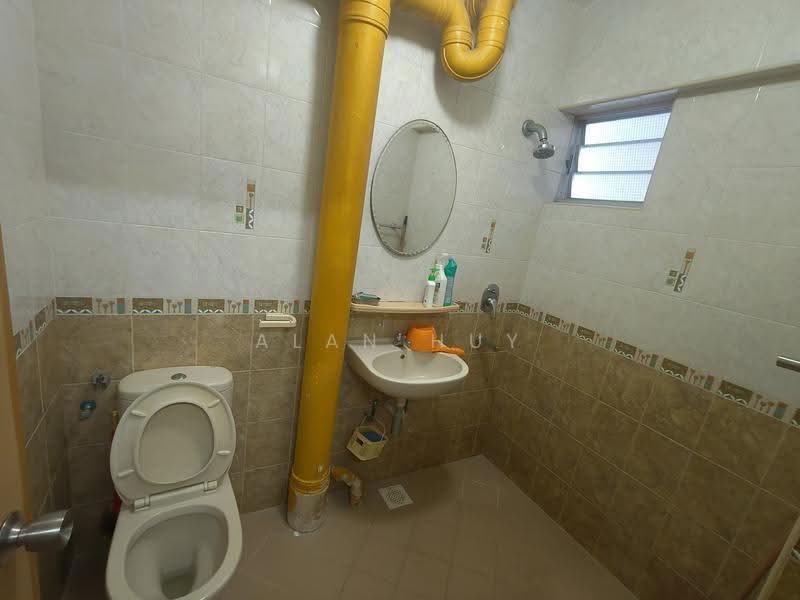 Neptune Court, 1 Marine Vista, East Coast / Marine Parade, Room Rental, 200 sqft, Apartment For Rent, by Alan Huy, 500251458 - Bathroom - PropertyGuru.com.sg