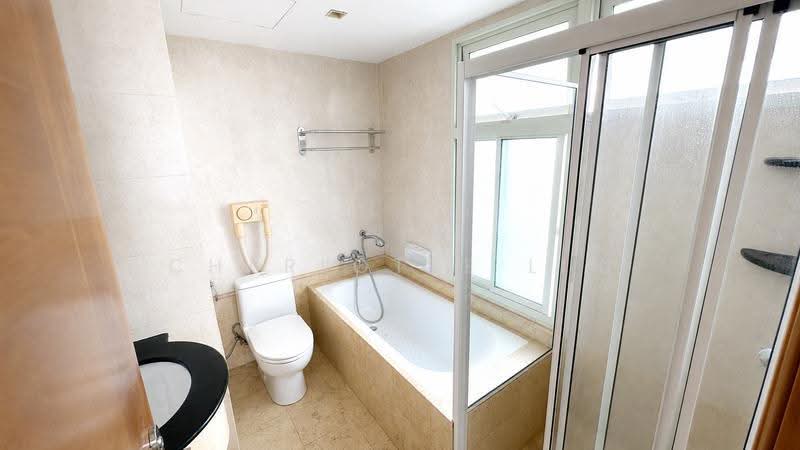 Queens, 10 Stirling Road, Alexandra / Commonwealth, Room Rental, 200 sqft, Condominium For Rent, by Charlotte Lin, 500251464 - Bathroom - PropertyGuru.com.sg