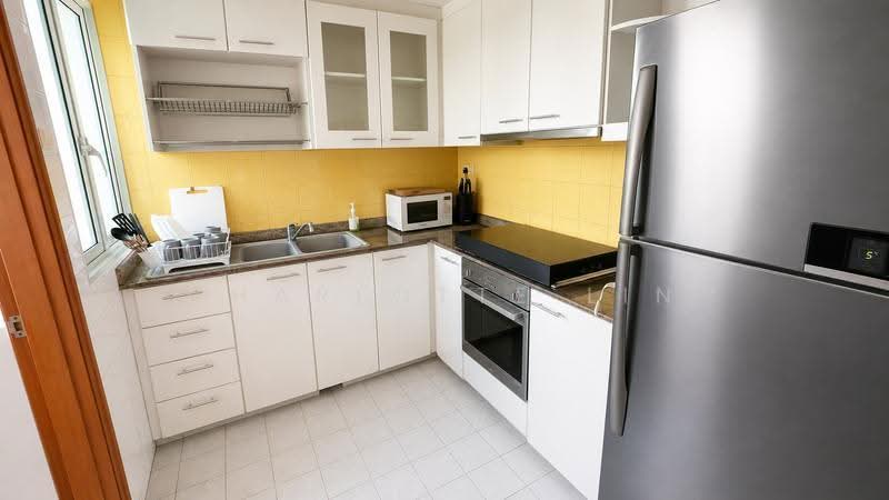 Queens, 10 Stirling Road, Alexandra / Commonwealth, Room Rental, 200 sqft, Condominium For Rent, by Charlotte Lin, 500251464 - Kitchen - PropertyGuru.com.sg