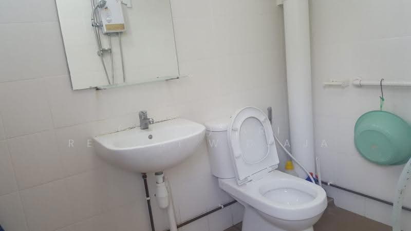 182 Bishan Street 13, 182 Bishan Street 13, Ang Mo Kio / Bishan / Thomson, Room Rental, 150 sqft, HDB Flat For Rent, by (Ekky) Sri Redjeki Widjaja, 500251497 - Bathroom - PropertyGuru.com.sg
