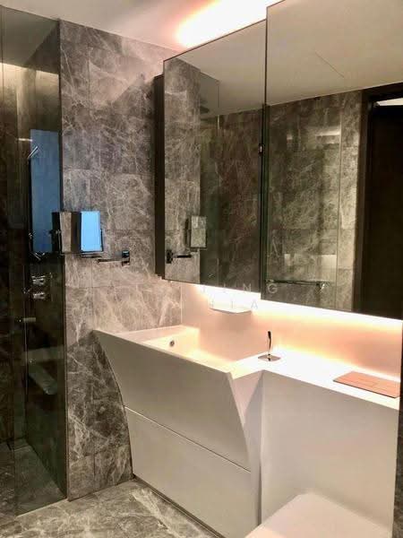 Cairnhill Nine, 9 Cairnhill Road, Orchard / River Valley, 1 Bedroom, 603 sqft, Condominium For Sale, by Lin Jing Sophia, 500251503 - Bathroom - PropertyGuru.com.sg