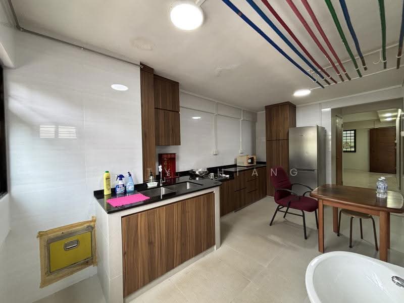 247 Jurong East Street 24, 247 Jurong East Street 24, Boon Lay / Jurong / Tuas, 2 Bedrooms, 732 sqft, HDB Flat For Sale, by Betty Chiang, 500251523 - Kitchen - PropertyGuru.com.sg