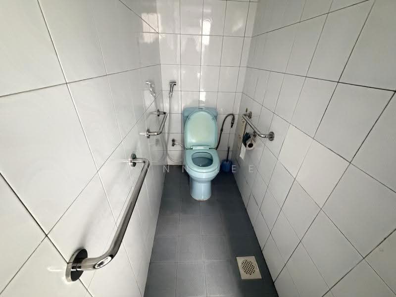 Windsor Park Estate, 2 Florida Road, Ang Mo Kio / Bishan / Thomson, Room Rental, 100 sqft, Terraced House For Rent, by Lynn Lee, 500251532 - Bathroom - PropertyGuru.com.sg