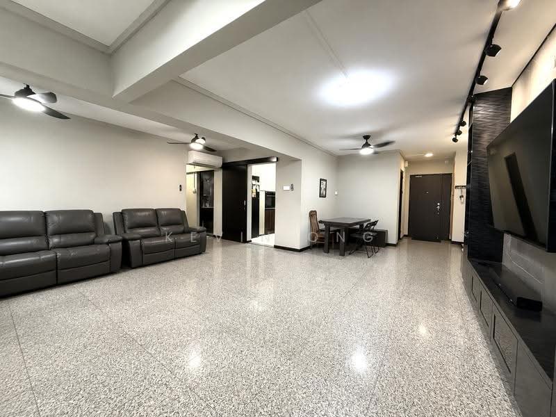 942 Hougang Street 92, 942 Hougang Street 92, Hougang / Punggol / Sengkang, 3 Bedrooms, 1,290 sqft, HDB Flat For Sale, by Kevin Ong, 500251540 - Living Room - PropertyGuru.com.sg