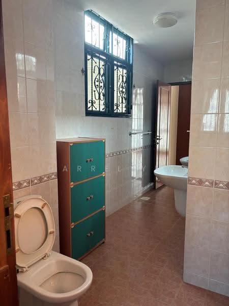 Lakeside Grove, Corporation Rise, Boon Lay / Jurong / Tuas, Room Rental, 120 sqft, Terraced House For Rent, by Darrel Yeo, 500251555 - Bathroom - PropertyGuru.com.sg