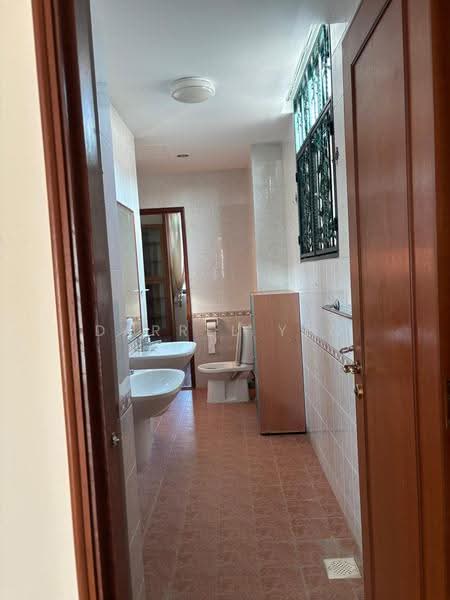 Lakeside Grove, Corporation Rise, Boon Lay / Jurong / Tuas, Room Rental, 120 sqft, Terraced House For Rent, by Darrel Yeo, 500251555 - Bathroom - PropertyGuru.com.sg