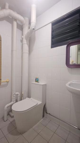 272 Yishun Street 22, 272 Yishun Street 22, Sembawang / Yishun, 3 Bedrooms, 84 sqft, HDB Flat For Sale, by Laurent Soh, 500251564 - Bathroom - PropertyGuru.com.sg