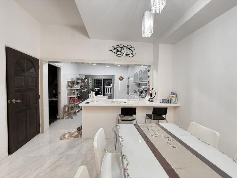 C.H.E.A.P 2 Storey Inter Terrace for Sale Pasir Ris Beach Park, Pasir Ris Heights, Pasir Ris / Tampines, 5 Bedrooms, 2,000 sqft, Terraced House For Sale, by Aaron Yeo, 500251574 - PropertyGuru.com.sg