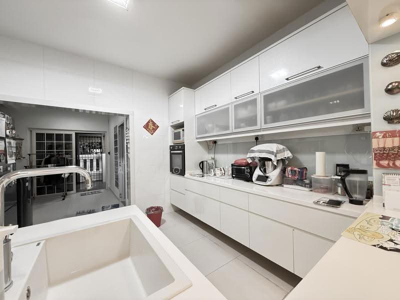 C.H.E.A.P 2 Storey Inter Terrace for Sale Pasir Ris Beach Park, Pasir Ris Heights, Pasir Ris / Tampines, 5 Bedrooms, 2,000 sqft, Terraced House For Sale, by Aaron Yeo, 500251574 - PropertyGuru.com.sg