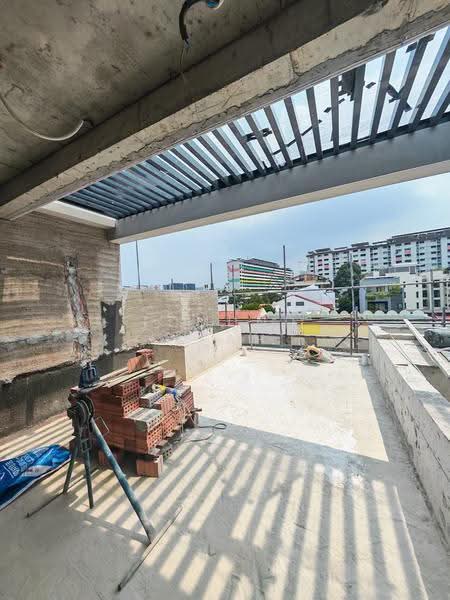 ★ AN EXCLUSIVE COLLECTION OF BESPOKE LUXURY HOMES ★, Katong Enclave, East Coast / Marine Parade, 5 Bedrooms, 5,185 sqft, Terraced House For Sale, by Edmund Seah, 500251575 - Roof - PropertyGuru.com.sg