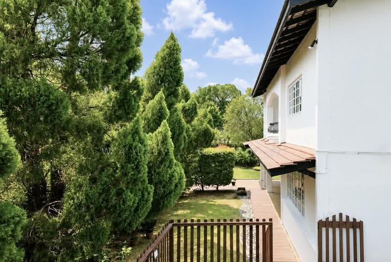 Beautiful Plot! Charming GCBA Bungalow at Oei Tiong Ham Park, Tanglin / Holland / Bukit Timah, 5 Bedrooms, 4,762 sqft, Bungalow House For Sale, by Willi Ching, 500251577 - Exterior - PropertyGuru.com.sg