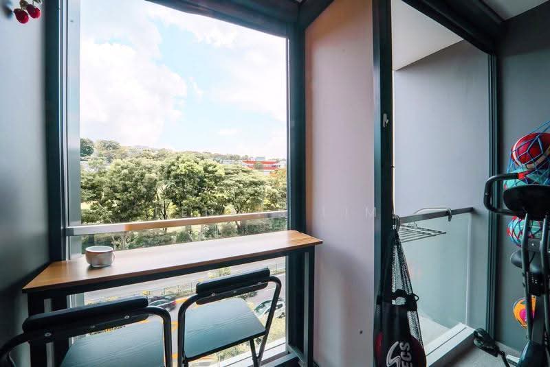 Bukit 828, 828 Upper Bukit Timah Road, Dairy Farm / Bukit Panjang / Choa Chu Kang, 2 Bedrooms, 624 sqft, Condominium For Sale, by Dennis Lim, 500251580 - Balcony - PropertyGuru.com.sg