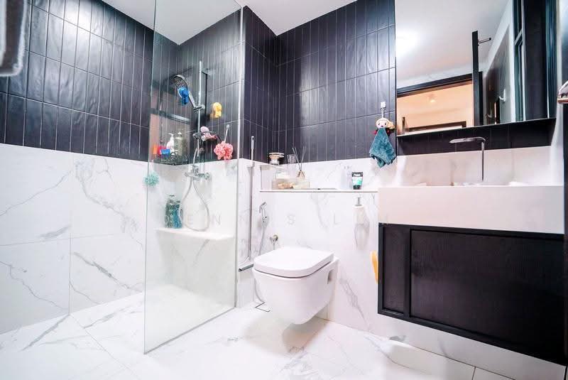 Bukit 828, 828 Upper Bukit Timah Road, Dairy Farm / Bukit Panjang / Choa Chu Kang, 2 Bedrooms, 624 sqft, Condominium For Sale, by Dennis Lim, 500251580 - Bathroom - PropertyGuru.com.sg