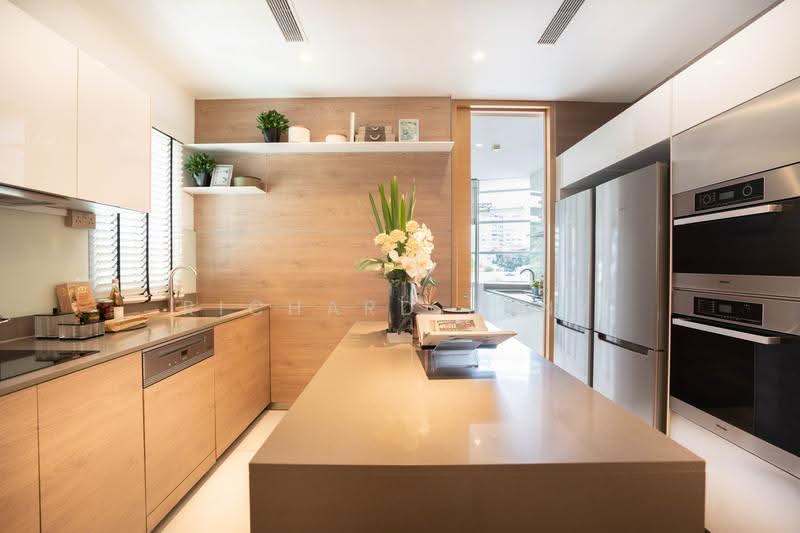 Cliveden at Grange, 108 Grange Road, Tanglin / Holland / Bukit Timah, 4 Bedrooms, 2,842 sqft, Apartment For Sale, by Richard Jany, 500251588 - Kitchen - PropertyGuru.com.sg