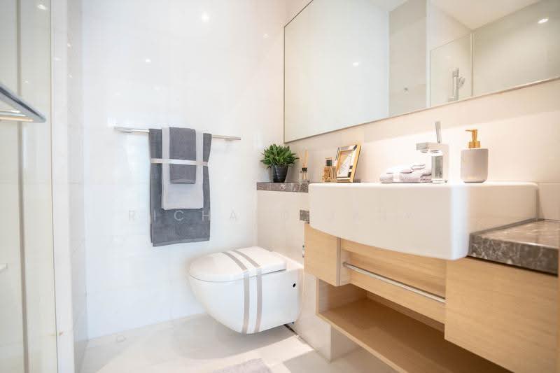Cliveden at Grange, 108 Grange Road, Tanglin / Holland / Bukit Timah, 4 Bedrooms, 2,842 sqft, Apartment For Sale, by Richard Jany, 500251588 - Bathroom - PropertyGuru.com.sg