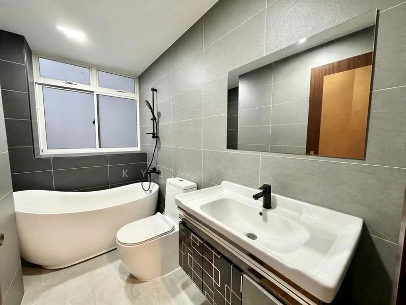 Casablanca, 23 Rosewood Drive, Admiralty / Woodlands, 2 Bedrooms, 947 sqft, Condominium For Sale, by Kyean Lim, 500251592 - Bathroom - PropertyGuru.com.sg