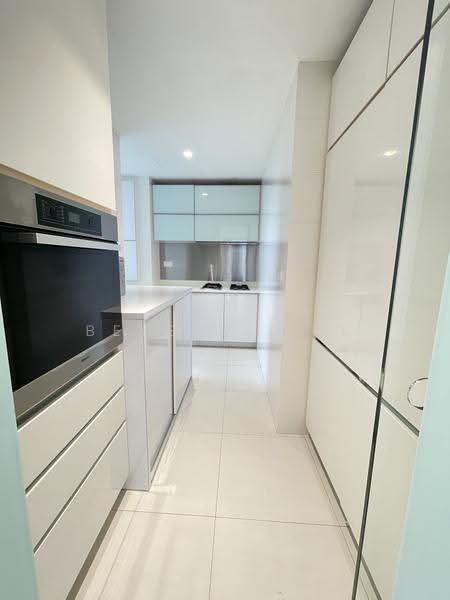 Cairnhill Residences, 31 Cairnhill Circle, Orchard / River Valley, 2 Bedrooms, 904 sqft, Apartment For Rent, by Beverly Lee, 500251594 - Kitchen - PropertyGuru.com.sg
