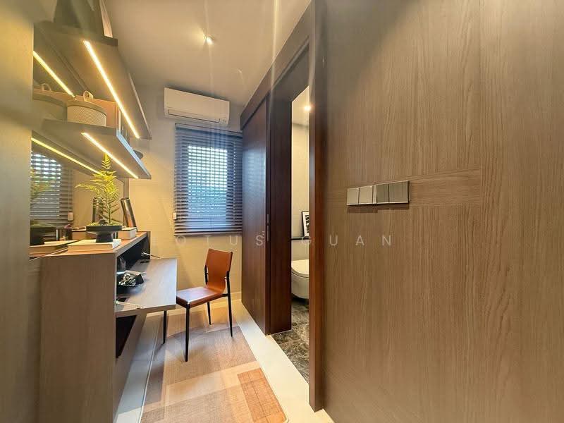 Parksuites, 18 Holland Grove Road, Tanglin / Holland / Bukit Timah, 2 Bedrooms, 786 sqft, Condominium For Sale, by Lotus Guan, 500251601 - Study - PropertyGuru.com.sg