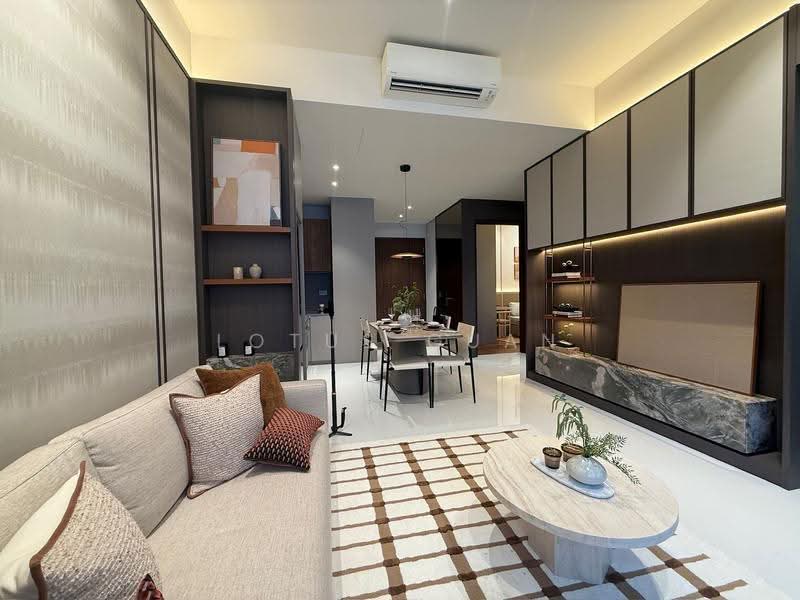 Parksuites, 18 Holland Grove Road, Tanglin / Holland / Bukit Timah, 2 Bedrooms, 786 sqft, Condominium For Sale, by Lotus Guan, 500251601 - Living Room - PropertyGuru.com.sg