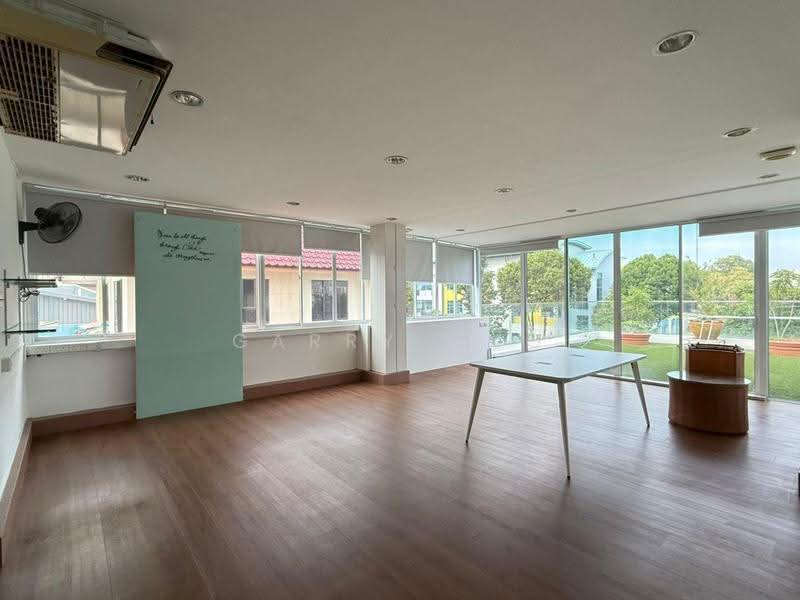 RARE ELEVATED SEMI-D I ONLY $1,7XX PSF Quiet High Ground • Spacious • 10-Min Walk to MRT, Lengkong Satu / Lengkong Duo / Kembangan /, Eunos / Geylang / Paya Lebar, 6 Bedrooms, 7,000 sqft, Semi-Detached House For Sale, by Garry Ong, 500251620 - Interior - PropertyGuru.com.sg