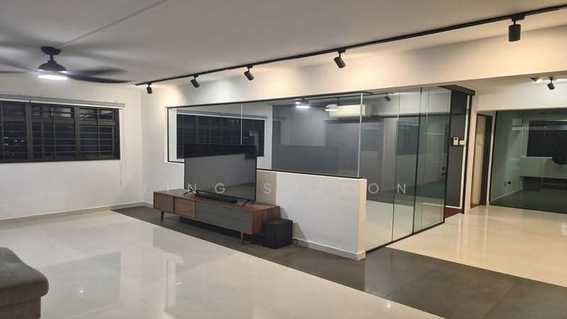 227 Jurong East Street 21, 227 Jurong East Street 21, Boon Lay / Jurong / Tuas, 3 Bedrooms, 1,291 sqft, HDB Flat For Rent, by Ting Sharon, 500251633 - Living Room - PropertyGuru.com.sg