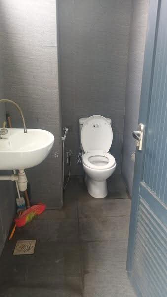 ACE @ Buroh, 2 Buroh Crescent, Boon Lay / Jurong / Tuas, 700 sqft, Factory / Workshop (B2) For Rent, by Stacy Lam, 500251650 - Bathroom - CommercialGuru.com.sg