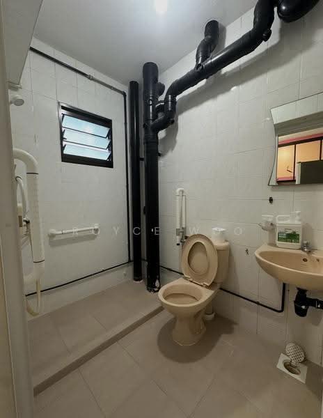 304 Canberra Road, 304 Canberra Road, Sembawang / Yishun, 3 Bedrooms, 1,323 sqft, HDB Flat For Sale, by Royce Woo, 500251668 - Bathroom - PropertyGuru.com.sg