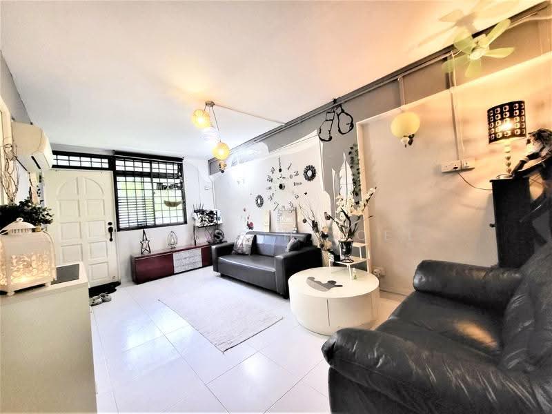 34 Lorong 5 Toa Payoh, 34 Lorong 5 Toa Payoh, Balestier / Toa Payoh, 3 Bedrooms, 764 sqft, HDB Flat For Sale, by Fariss Haiqel, 500251678 - Living Room - PropertyGuru.com.sg