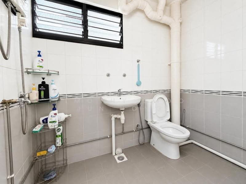 329 Ubi Avenue 1, 329 Ubi Avenue 1, Eunos / Geylang / Paya Lebar, 3 Bedrooms, 1,313 sqft, HDB Flat For Sale, by Timothy Choo Jun Hong, 500251692 - Bathroom - PropertyGuru.com.sg
