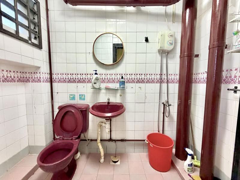 213 Pasir Ris Street 21, 213 Pasir Ris Street 21, Pasir Ris / Tampines, 3 Bedrooms, 1,141 sqft, HDB Flat For Sale, by Hidayat Shariff, 500251700 - Bathroom - PropertyGuru.com.sg