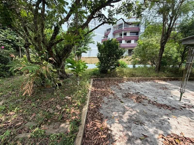 ★Eminence Landed★ Original Corner-Terrace near Thomson Plaza, Upper Thomson MRT, 1km Ai Tong School, Gardenia Road, Daffodil Drive, Marigold Drive, Jasmine Road, Soo Chow, Ang Mo Kio / Bishan / Thomson, 4 Bedrooms, 2,500 sqft, Corner Terrace For Sale, by Catherine Lee, 500251706 - Exterior - PropertyGuru.com.sg