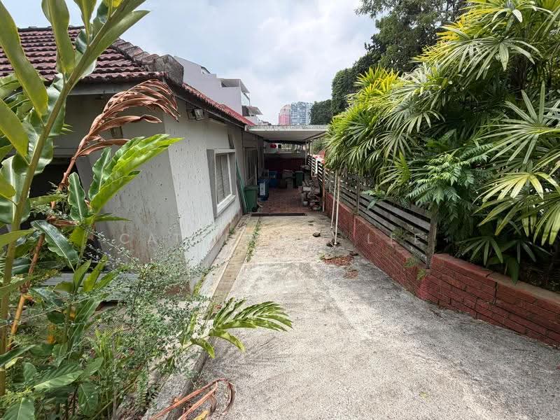 ★Eminence Landed★ Original Corner-Terrace near Thomson Plaza, Upper Thomson MRT, 1km Ai Tong School, Gardenia Road, Daffodil Drive, Marigold Drive, Jasmine Road, Soo Chow, Ang Mo Kio / Bishan / Thomson, 4 Bedrooms, 2,500 sqft, Corner Terrace For Sale, by Catherine Lee, 500251706 - Exterior - PropertyGuru.com.sg