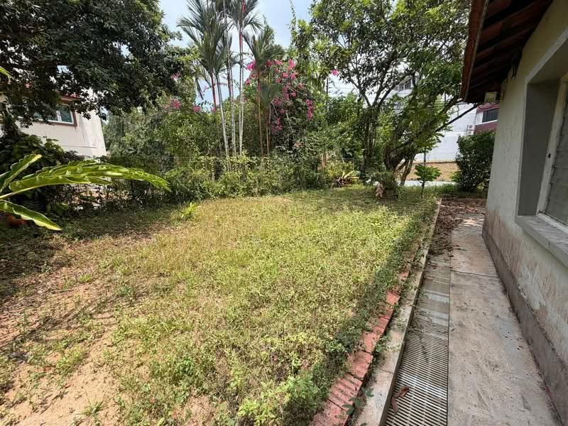 ★Eminence Landed★ Original Corner-Terrace near Thomson Plaza, Upper Thomson MRT, 1km Ai Tong School, Gardenia Road, Daffodil Drive, Marigold Drive, Jasmine Road, Soo Chow, Ang Mo Kio / Bishan / Thomson, 4 Bedrooms, 2,500 sqft, Corner Terrace For Sale, by Catherine Lee, 500251706 - Garden - PropertyGuru.com.sg