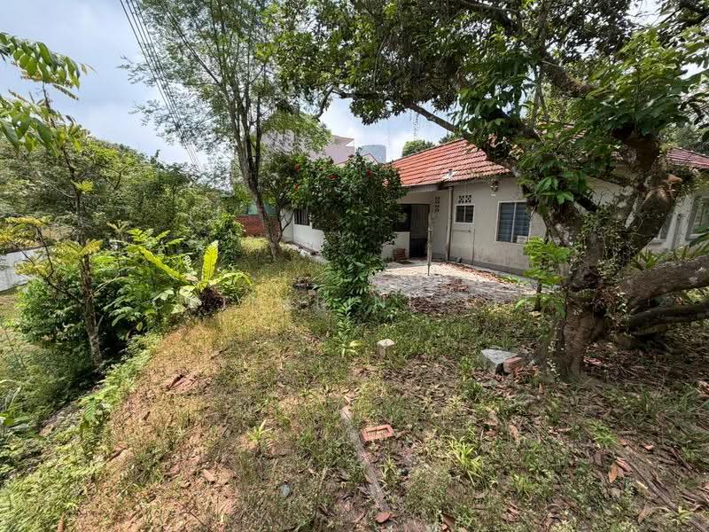 ★Eminence Landed★ Original Corner-Terrace near Thomson Plaza, Upper Thomson MRT, 1km Ai Tong School, Gardenia Road, Daffodil Drive, Marigold Drive, Jasmine Road, Soo Chow, Ang Mo Kio / Bishan / Thomson, 4 Bedrooms, 2,500 sqft, Corner Terrace For Sale, by Catherine Lee, 500251706 - Exterior - PropertyGuru.com.sg