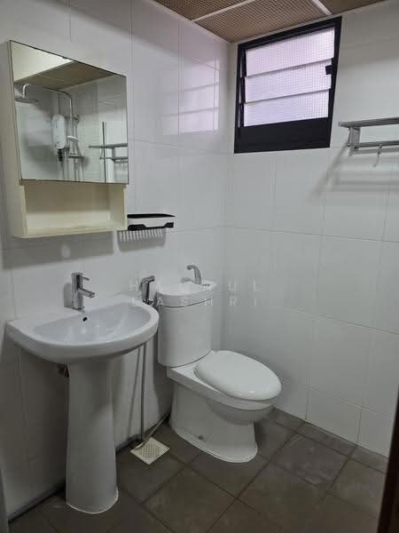 991A Buangkok Link, 991A Buangkok Link, Hougang / Punggol / Sengkang, 2 Bedrooms, 968 sqft, HDB Flat For Rent, by Hasnul Bashri, 500251708 - Bathroom - PropertyGuru.com.sg