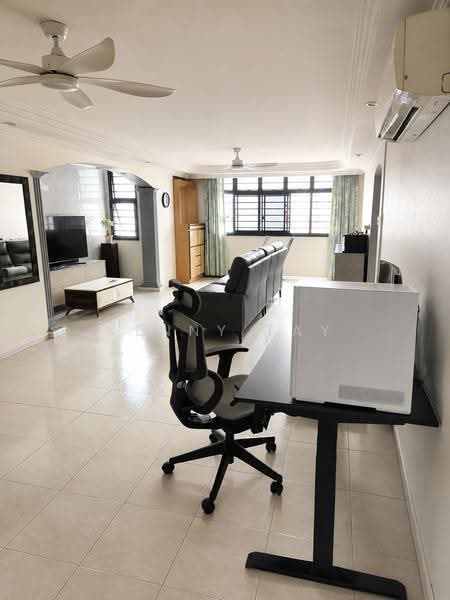 656 Choa Chu Kang Crescent, 656 Choa Chu Kang Crescent, Dairy Farm / Bukit Panjang / Choa Chu Kang, 3 Bedrooms, 1,302 sqft, HDB Flat For Rent, by Kenny Tay, 500251720 - Living Room - PropertyGuru.com.sg