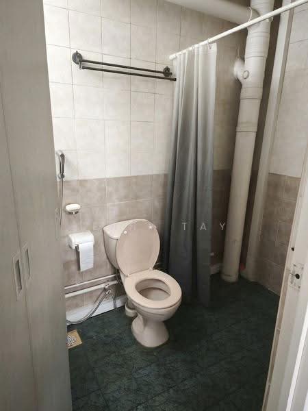 656 Choa Chu Kang Crescent, 656 Choa Chu Kang Crescent, Dairy Farm / Bukit Panjang / Choa Chu Kang, 3 Bedrooms, 1,302 sqft, HDB Flat For Rent, by Kenny Tay, 500251720 - Bathroom - PropertyGuru.com.sg