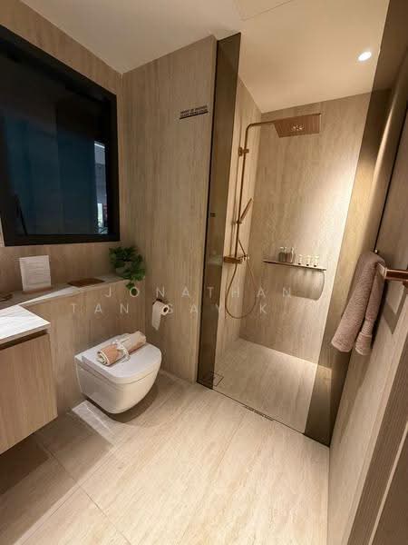 Cheapest Freehold 4 Bedrooms with Private Lift 3 mins walk to MRT, East Coast / Marine Parade, 4 Bedrooms, 1,389 sqft, Apartment For Sale, by Jonathan Tan Say Keong, 500251721 - Bathroom - PropertyGuru.com.sg