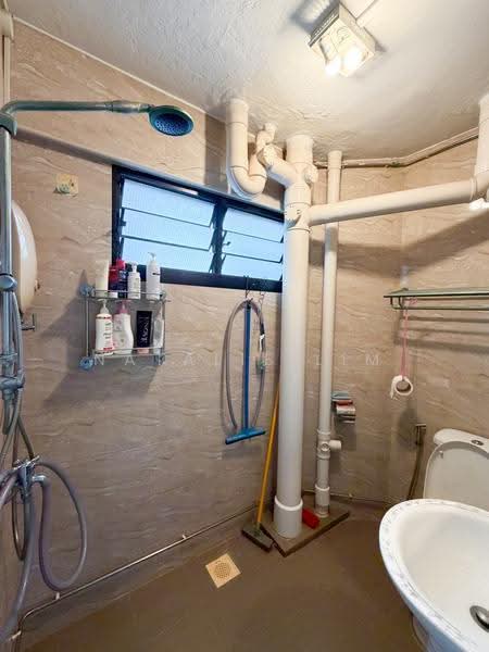 332 Jurong East Avenue 1, 332 Jurong East Avenue 1, Boon Lay / Jurong / Tuas, 3 Bedrooms, 1,453 sqft, HDB Flat For Sale, by Natalie Lim, 500251726 - Bathroom - PropertyGuru.com.sg