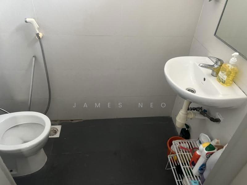 First Centre, 50 Serangoon North Avenue 4, Hougang / Punggol / Sengkang, 1,572 sqft, Light Industrial (B1) For Sale, by James Neo, 500251738 - Bathroom - CommercialGuru.com.sg