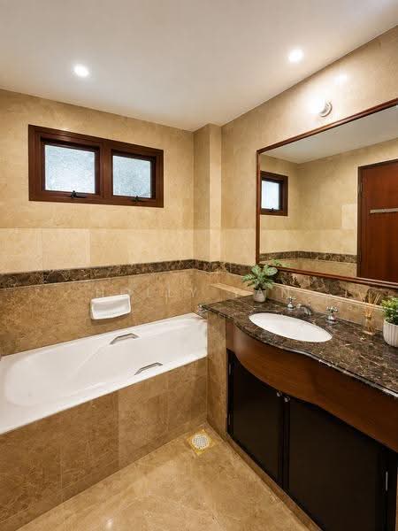 Kew Residencia, Kew Crescent, Bedok / Upper East Coast, 4 Bedrooms, 2,540 sqft, Terraced House For Sale, by Holly Yan, 500251739 - Bathroom - PropertyGuru.com.sg