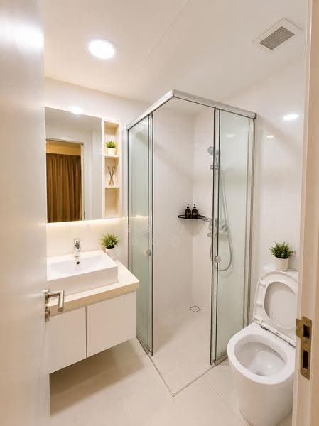 #1 Suites (One Suites), 1 Lorong 20 Geylang, Eunos / Geylang / Paya Lebar, 2 Bedrooms, 818 sqft, Apartment For Sale, by James Jose Boo, 500251776 - Bathroom - PropertyGuru.com.sg