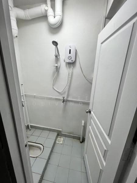 Lakeside Tower, 9G Yuan Ching Road, Boon Lay / Jurong / Tuas, Room Rental, 100 sqft, Condominium For Rent, by ling, 500251787 - Bathroom - PropertyGuru.com.sg
