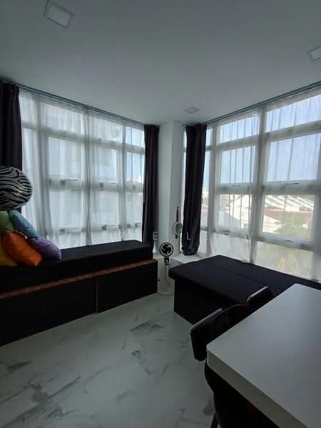 Prestige Residence, 52 Lorong G Telok Kurau, East Coast / Marine Parade, 3 Bedrooms, 1,000 sqft, Apartment For Rent, by Carrie Leow, 500251809 - Living Room - PropertyGuru.com.sg